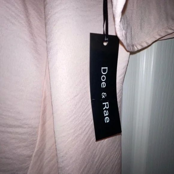 Doe & Rae Pink Ruffle Blouse Brand New - Picture 4 of 4